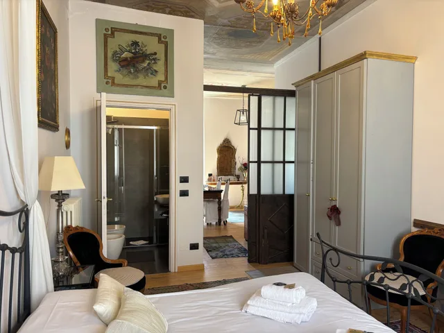 Apartment, House, Queen Bed, 2 Sofa, Kitchenette, Verona Journeys 2/10