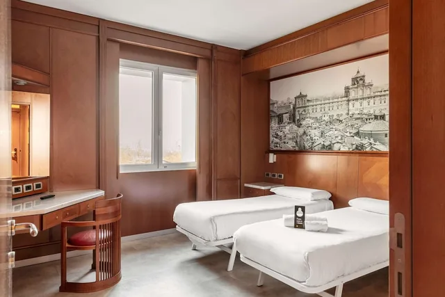 غرفة قياسية رباعية بسرير كوين وسريرين منفصلين، B&B Hotel Modena 9/10