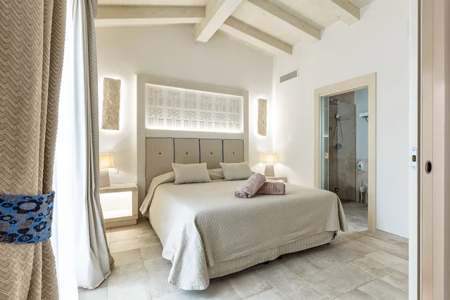 جناح بسرير كوين وسريرين منفصلين، Corte Bianca - Adults Only & Spa- Bovis Hotels 2/4