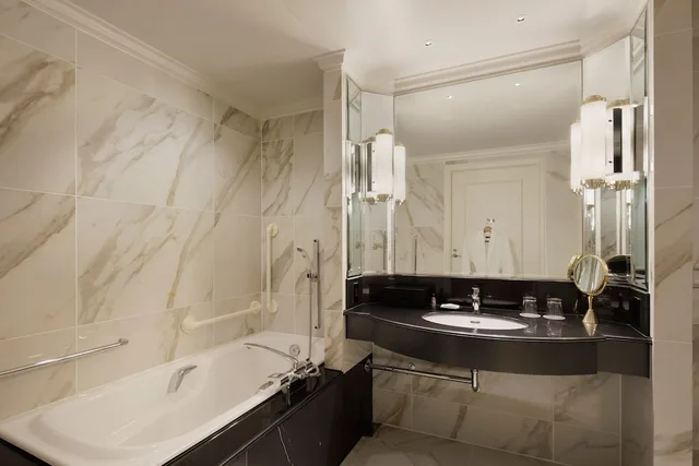 غرفة بريميوم بسرير كينج، The Westin Tokyo 8/8