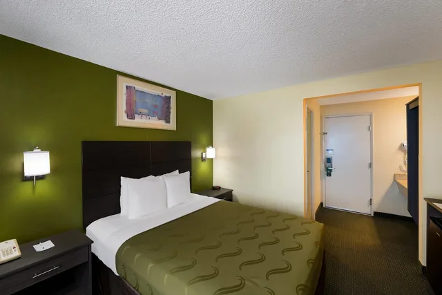 غرفة قياسية بسرير كوين، Quality Inn SeaTac Airport Seattle 2/4