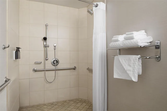 Room, Queen Bed, Accessible, The DEXTRO Little Italy, BW Premier Collection 3/5