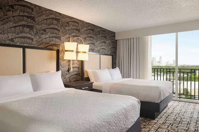 جناح بسريرين كوين بشرفة، Embassy Suites by Hilton Fort Lauderdale 17th Street 2/4