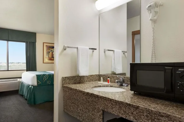 غرفة بسرير كينج، Travelodge By Wyndham Pecos 2/2