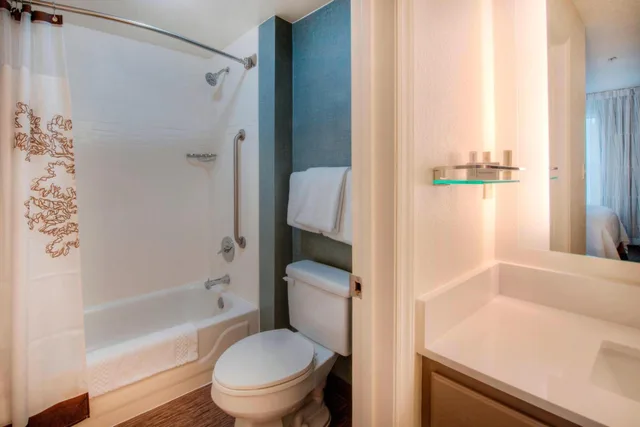 جناح بسرير كينج بغرفتي نوم، Residence Inn Wilmington Landfall 5/7