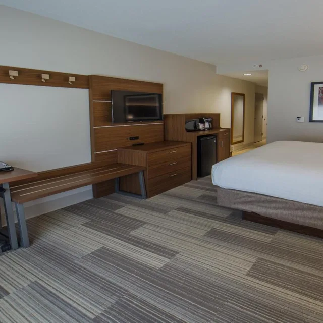 غرفة تنفيذية بسرير كينج لذوي الإعاقة، Holiday Inn Express Gatlinburg Downtown 9/10