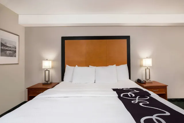جناح استوديو بسرير كوين، La Quinta Inn Everett 2/3