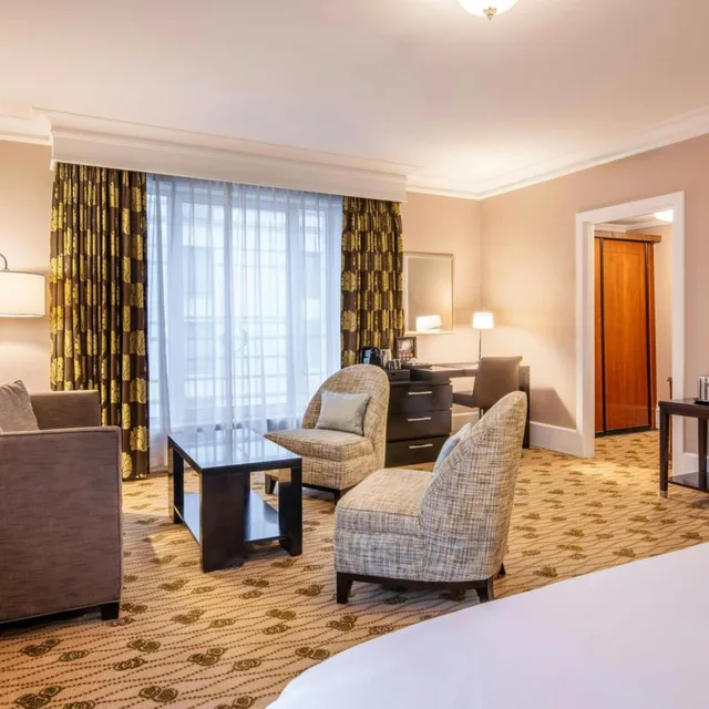 جناح جونيور مع دخول صالة النادي، Renaissance Brussels Hotel 7/9