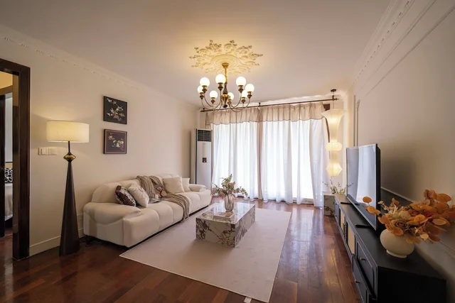 Senior, Apartment, 1 Queen and 2 Double Beds، Book and Bed-People's Square 9/10