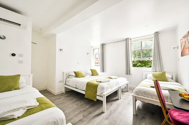 غرفة رباعية بأربعة أسرّة بحمام خاص، City London Hotel 3/8