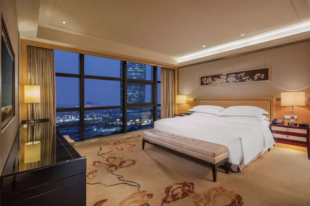 غرفة تنفيذية بسريرين منفصلين مع دخول صالة النادي، Hilton Guangzhou Baiyun Hotel 5/10