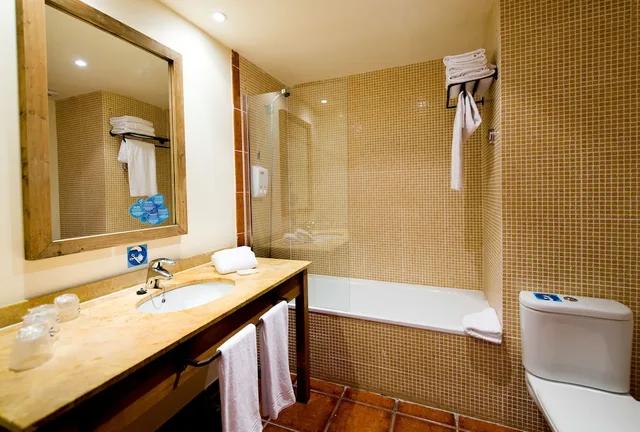 غرفة قياسية بسرير مزدوج، Portaventura Hotel El Paso 5/8