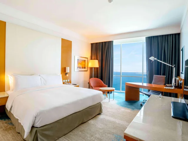 غرفة ديلوكس مزدوجة بإطلالة على البحر، Hilton Doha 1/6