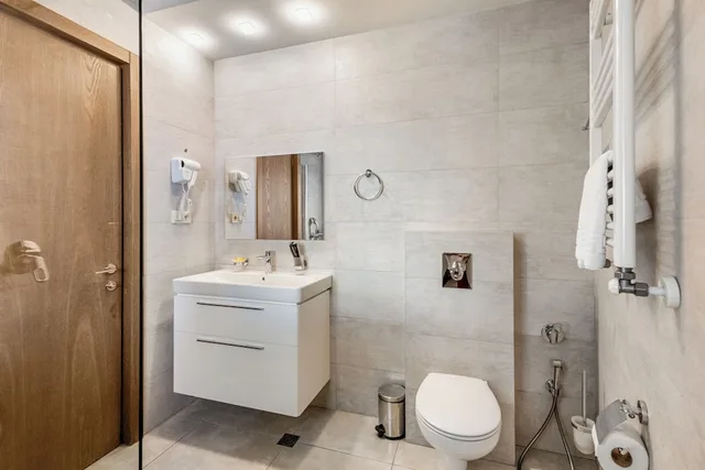 غرفة قياسية ثلاثية بسرير كوين وسرير فردي بشرفة، Brooch Boutique Hotel 8/8