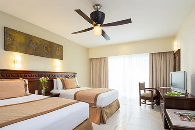 غرفة بسرير مزدوج بإطلالة على الحديقة، Bluebay Grand Esmeralda All Inclusive 1/2