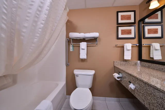 غرفة قياسية بسريرين كوين، Comfort Inn Albert Lea at Trails Travel Center 6/6