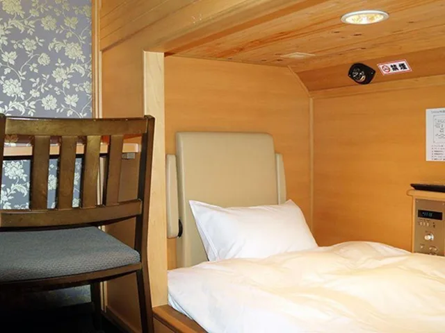 Female Only, Upper, Cabin، Hotel Palms Tenmonkan 2/2