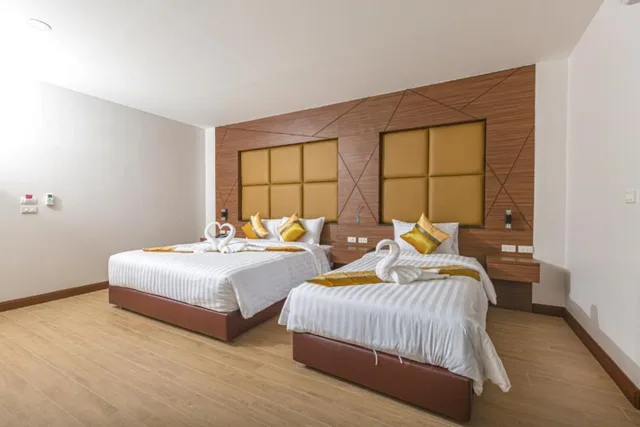 غرفة ديلوكس ثلاثية بسرير مزدوج وسرير فردي، The Bell Airport Phuket Hotel 3/4