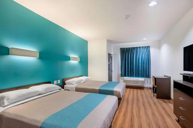 2 Queen Beds - Smoking, Micfridge, Motel6 Channelview, TX 1/10