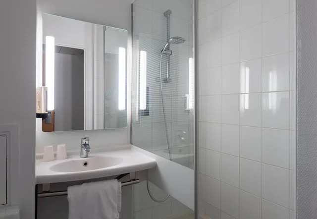 Twin room, B&B HOTEL Amiens Centre Cathedrale 4/5