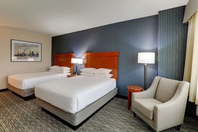 غرفة ديلوكس بسريرين كوين في طابق مرتفع، Drury Inn and Suites St Louis Arnold 2/4