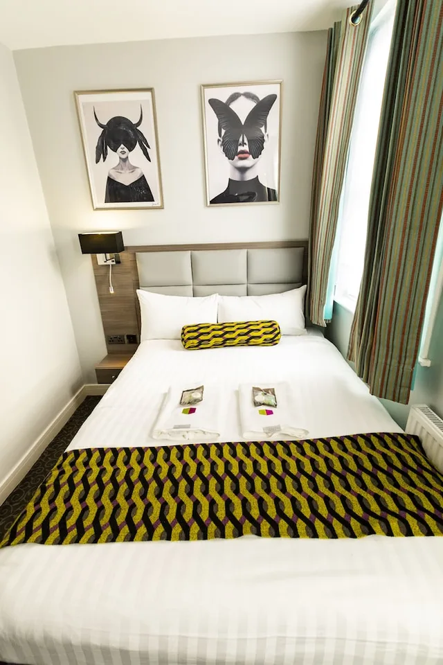Room, Double Bed, Comfotel Grn 1/3