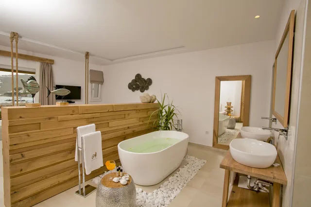 جناح بسرير كينج بمسبح خاص، Thalassa Boutique Hotel 6/7