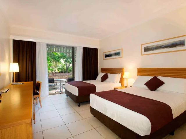 Room, 1 Queen and 1 Single Bed, Lagoon View، Novotel Sunshine Coast Resort 3/10