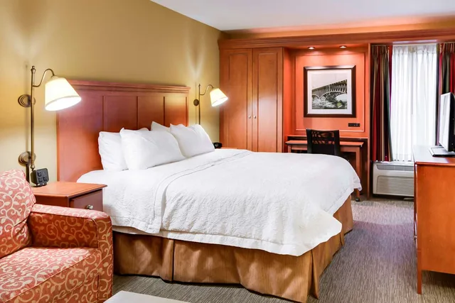 Study, King Bed, Sofa، Pittsburgh Airport Inn and Suites 2/3