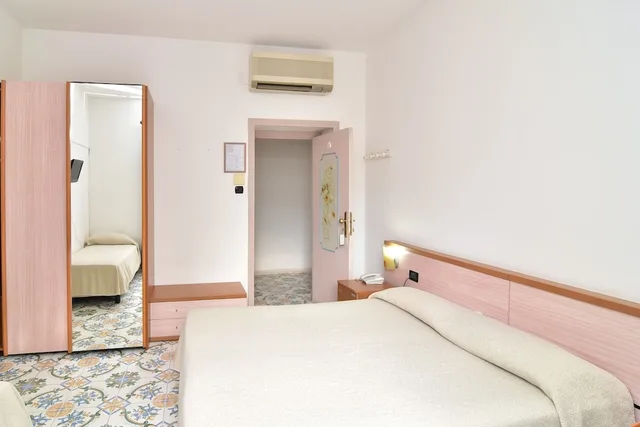 غرفة قياسية بسريرين منفصلين بشرفة، Hotel Terme Oriente – Beach & SPA 4/10