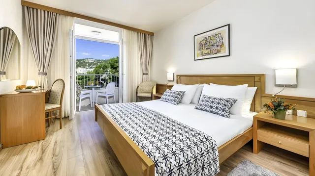 غرفة قياسية ثلاثية بإطلالة على البحر، Splendid Hotel Dubrovnik 1/1