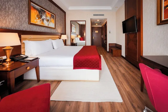 غرفة ديلوكس بسرير كينج بإطلالة على الجبل، Wellborn Luxury Hotel 3/10