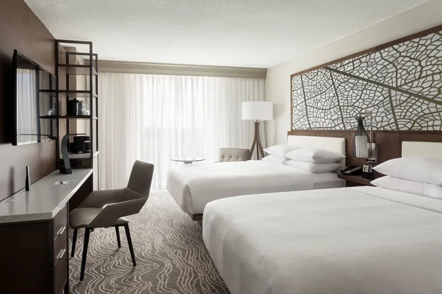 غرفة بسريرين كوين بإطلالة على البحيرة، Orlando Airport Marriott Lakeside 1/9