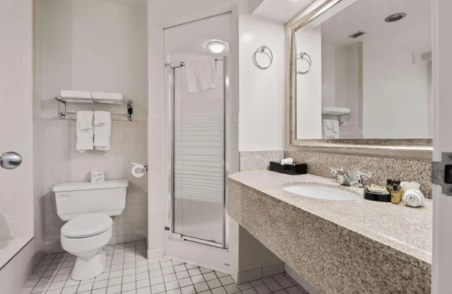 Tower, King Bed, Hot Tub، Best Western Plus Cairn Croft Hotel 4/9