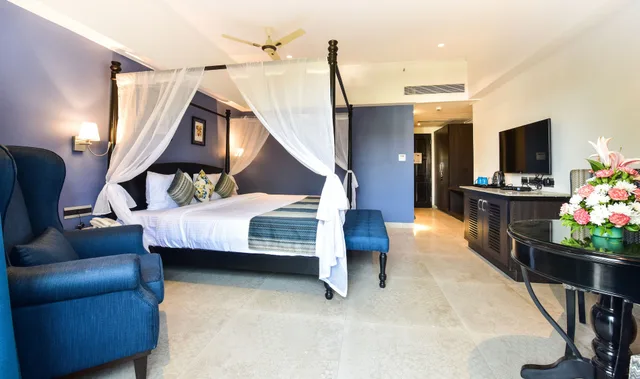 Superior, Queen Bed, Silver Sands Serenity 4/5