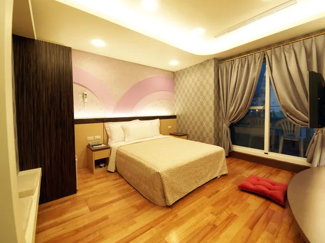 غرفة بسرير كوين وسرير مزدوج، Ibiza Kenting Hotel II 1/3