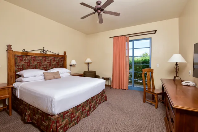 Room, King Bed, Lodge On The Desert 1/2