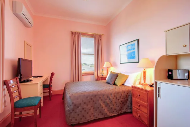 Upgrade, Efficiency, Queen and Twin Beds, Comfort Inn The Pier 2/3