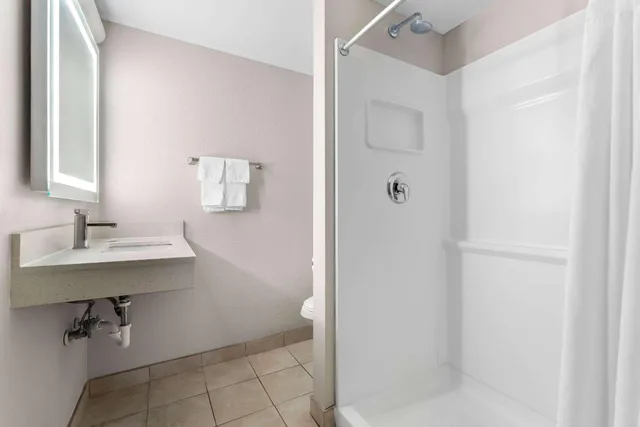 غرفة بسرير كينج، Days Inn By Wyndham Albany Suny 4/4