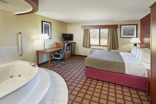 جناح استوديو بسرير كينج، Americinn By Wyndham Burlington 2/2