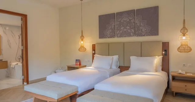 غرفة بسرير كينج وسريرين منفصلين بـ3 غرف نوم بمسبح خاص، Swiss-Belvillas Umalas 9/10