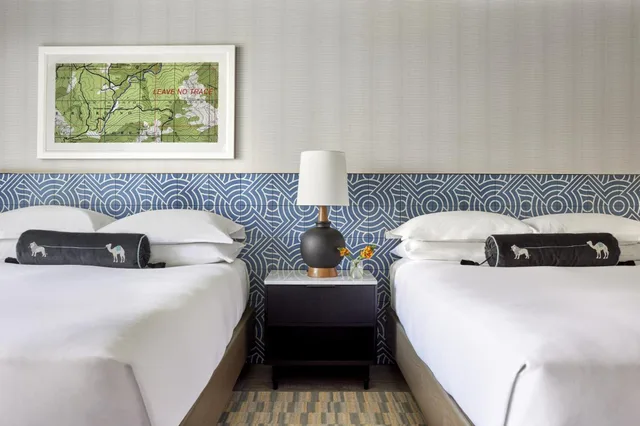 غرفة قياسية بسريرين كوين لذوي الإعاقة، Kimpton Rowan Palm Springs 3/5