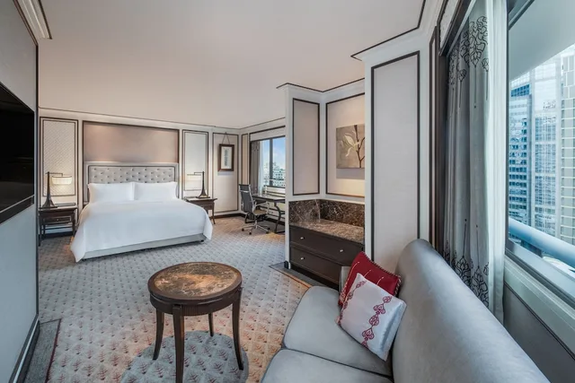 Room, King Bed, Corner, THE ATHENEE HOTEL, A LUXURY COLLECTION HOTEL BANGKOK 2/4