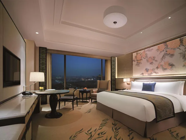غرفة كلوب بسرير كينج، Shangri-La Yangzhou 1/3