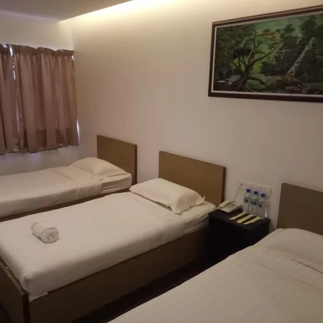 جناح ثلاثي، Hotel Sri Bernam 5/10