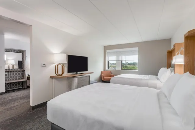 Collection, Suite, 2 Queen Beds, Accessible، Holiday Inn Columbus an IHG Hotel (ex. Comfort Inn and Suites) 1/3