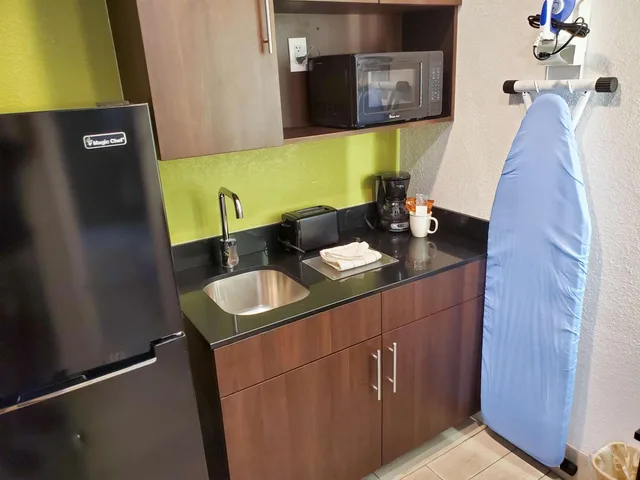 غرفة بسرير كوين لذوي الإعاقة، Studio6 National City, CA - Naval Base San Diego 6/7