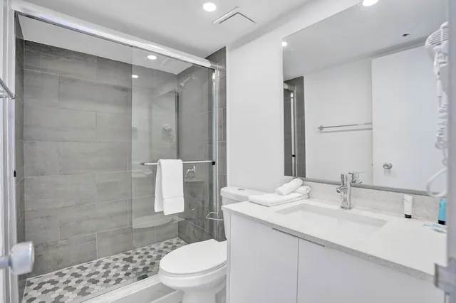 Condo, Beach, Resort, 4 Queen Beds, Ocean View, Sofa، The Alexander All Suite Oceanfront Resort 3/4