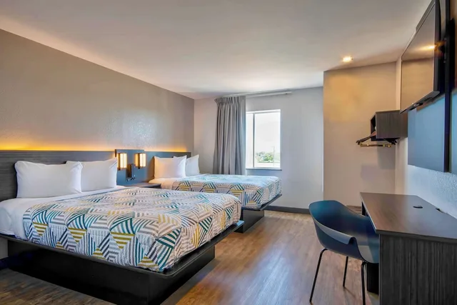 غرفة قياسية بسريرين مزدوجين لذوي الإعاقة، Motel6 Harlingen, TX 4/8