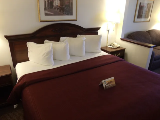 Business, King Bed, Sofa, Quality Inn & Suites Eldridge Davenport North 10/10